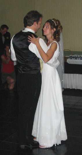 They're dancing to Shania Twain's "You're Still The One".