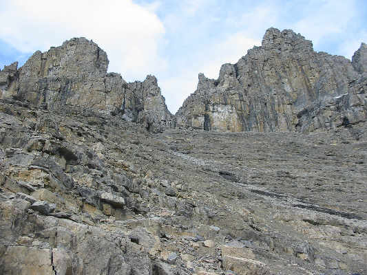 Stay alert for rockfalls in this area.