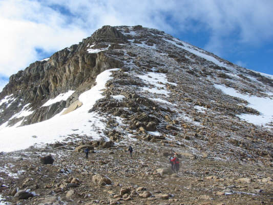 The snow slopes to the right offer some good glissading.