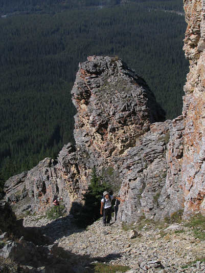 Lotsa loose rocks here.  Stick to the edges.