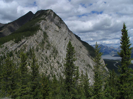 Mostly pleasant ridge walking up ahead.