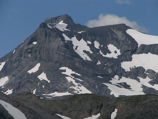 My glissade tracks are still visible (barely) on that middle snow patch!