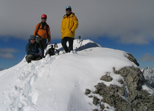 Although Kane gives Tombstone South an elevation of 3000 metres, it can't possibly be more than 2950 metres according to my topo map.