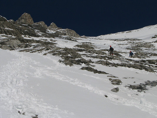 I tried to stick to the snow as much as possible as the slabs were often steep and down-sloping.