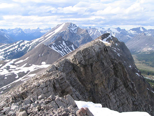 It took me about 45 minutes to traverse the ridge between the two summits.