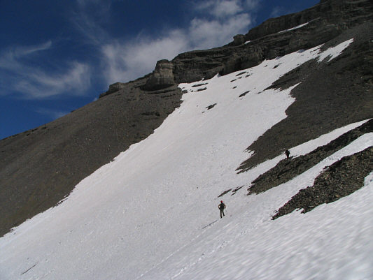 The snow was a bit too soft for climbing efficiently. It was better to go up the scree.