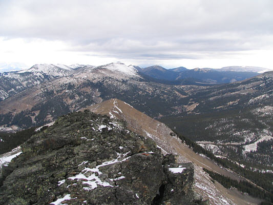 Lots of great ridge walking opportunities in this area.