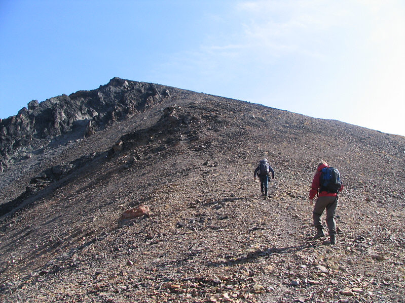 A good hiking trail takes you up to the ridge crest.