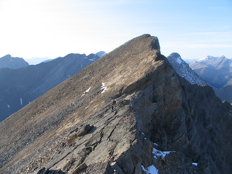 A very tricky down-climb at this spot almost made me give up here.