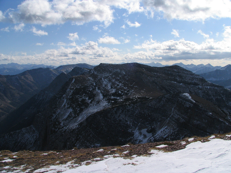 An easy hike for sure, but we didn't have enough daylight...not that that's ever stopped me before...