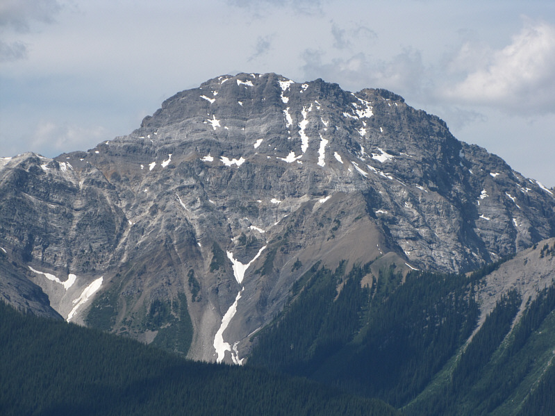 Its elevation is listed as 2722 metres on Peakfinder.com.