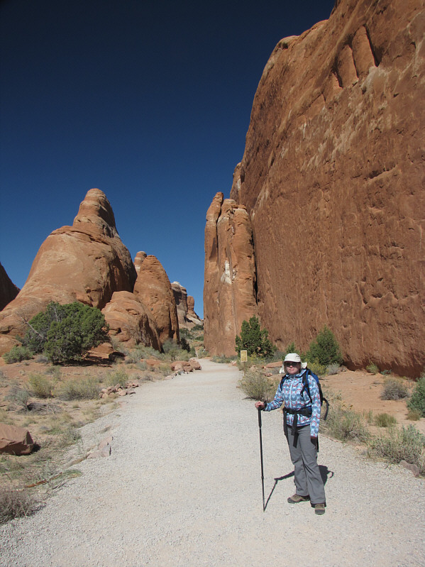 Only a few moments before this photo was taken, there was a HORDE of people walking up the trail.