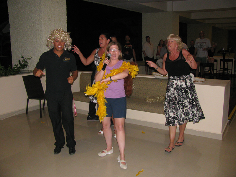 Diego actually doesn't look half bad as a blonde!