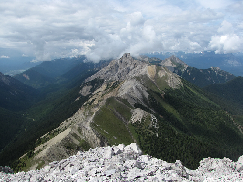 Looks like a nice ridgewalk until you get close to the summit.