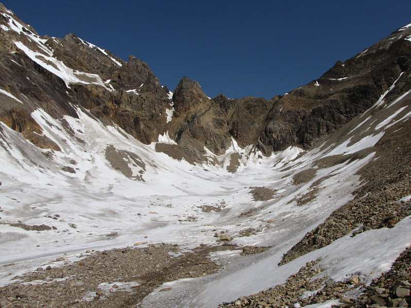 A small tarn would have made this picture perfect!