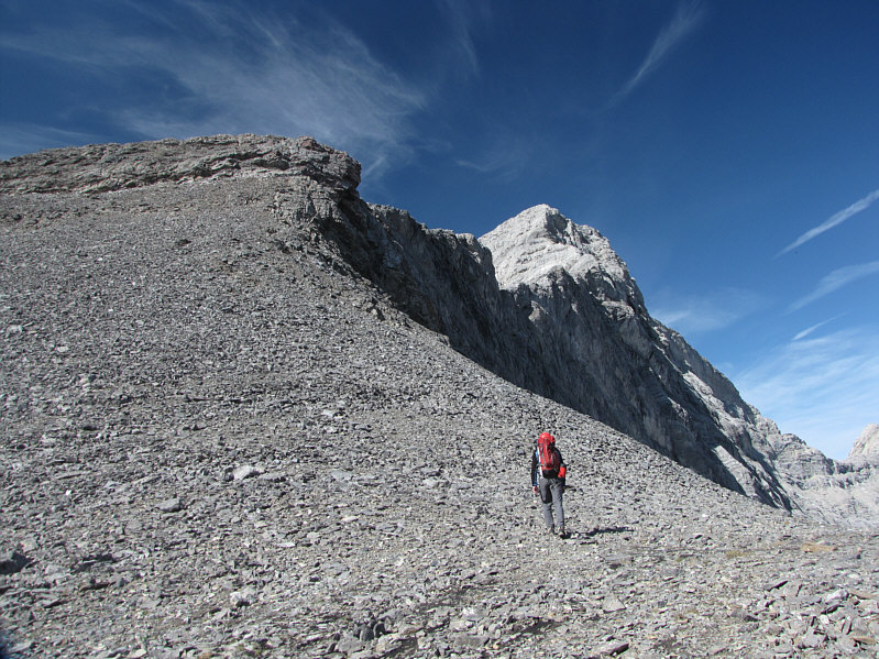 We left our hiking poles here, but I wish I had brought them along for the rest of the ascent.