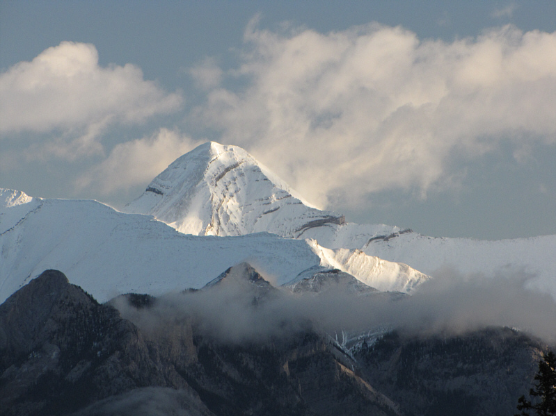 The overcast sky began to clear up when we started hiking.