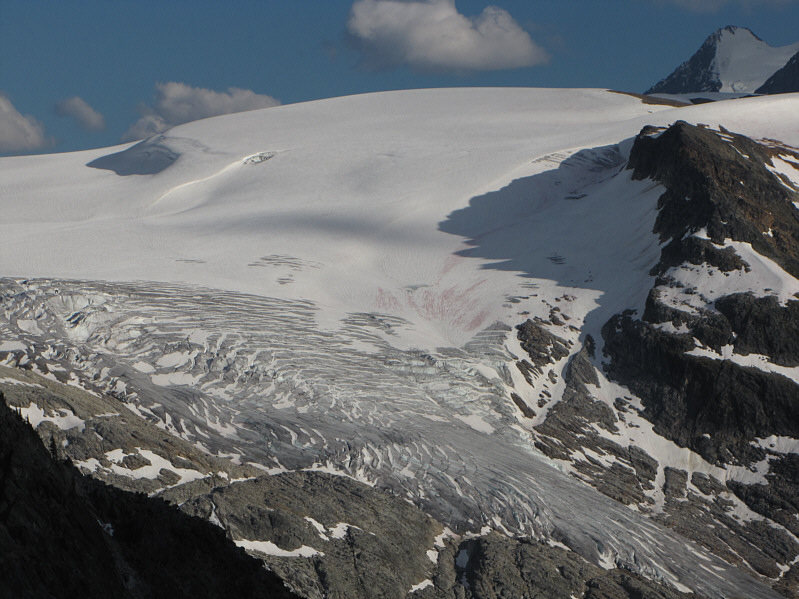 In case you're wondering, "neve" is pronounced "nay-VAY" with the emphasis on the second syllable.