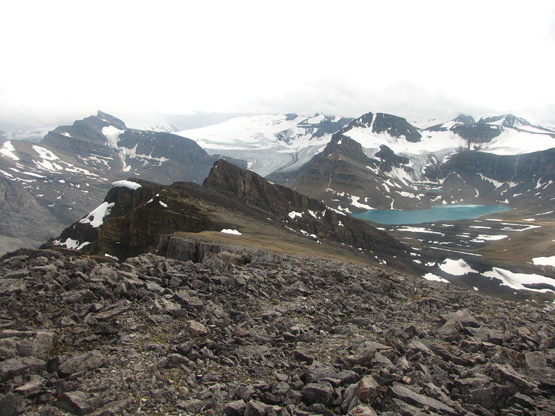 Also at centre is the false summit of Caldron Peak.