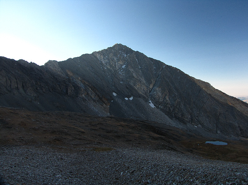 Another must-do mountain given its visibility from the approach road.