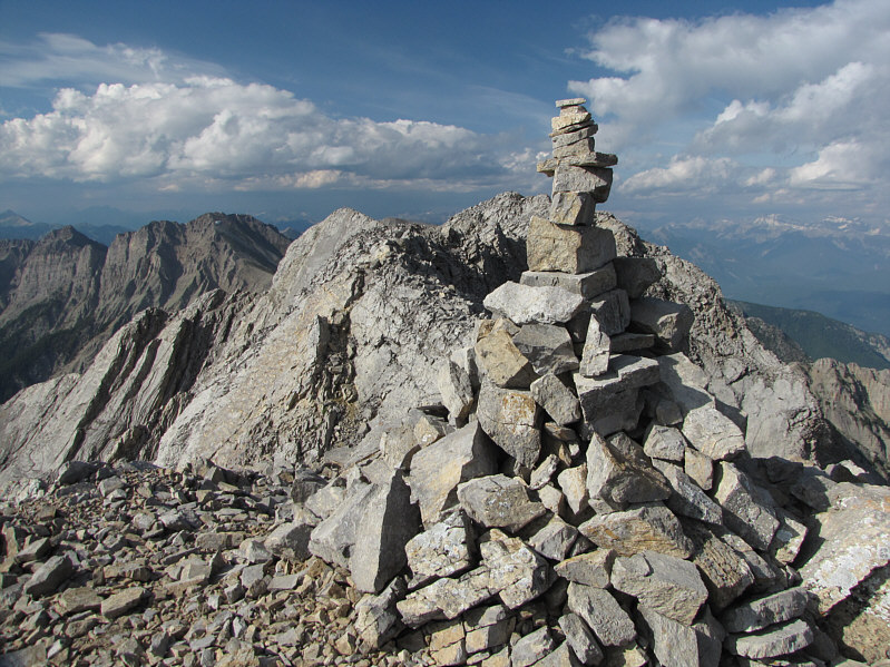 My first GPS reading here indicated 2681 metres, but when I returned from the north peak, it rose to 2694 metres. So the average of the two readings agrees with the official height.