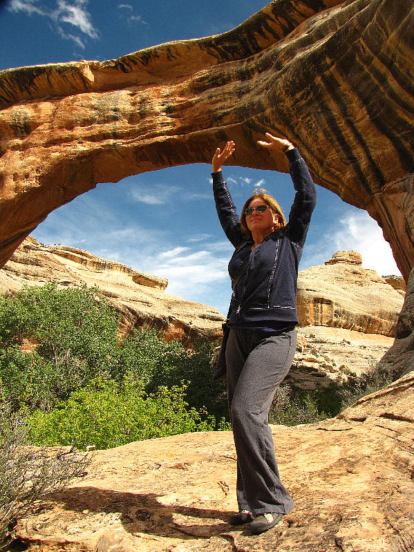 Hands up! Baby, hands up! Gimme your heart! Gimme gimme your heart, gimme gimme!