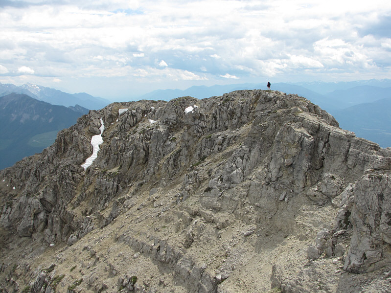 My GPS gave an average elevation of 2545 metres for the south peak--only 2 metres lower than the north peak.