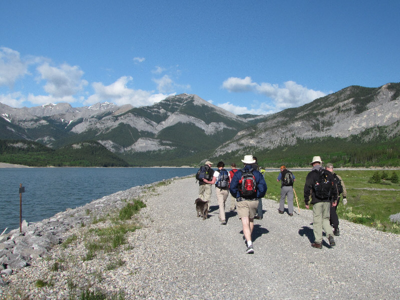 We're already off and running before 9:00 AM while the other groups are still mucking about at the trailhead!