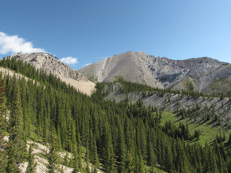 We would eventually scramble over that nipple of rock at far left.