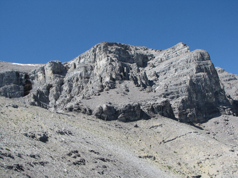 Hard to believe that there is a route through all that mess!