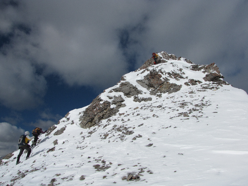 Go left here where Bob and Dinah are.