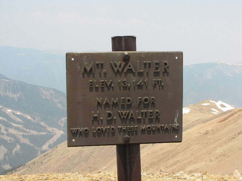 The sign reads 4005m (after conversion), the USGS topo map reads 4003m (also after conversion), and my GPS and TopoUSA read 3996m!