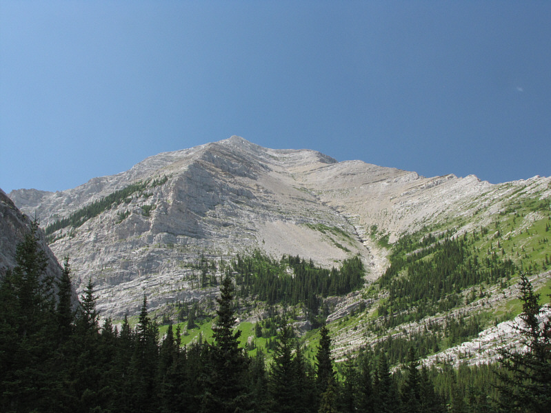 Even without snow, it's possible to visualize the "cross" on the face.