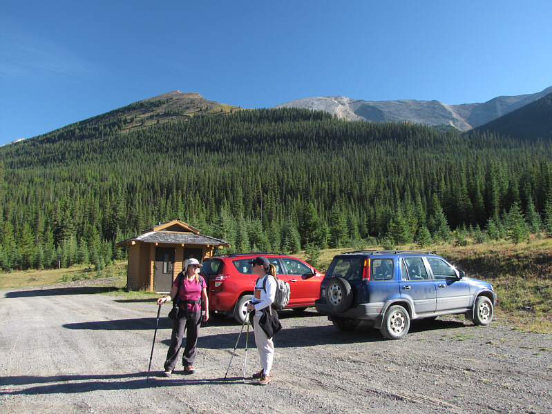 Wonder what the girls are chatting about...