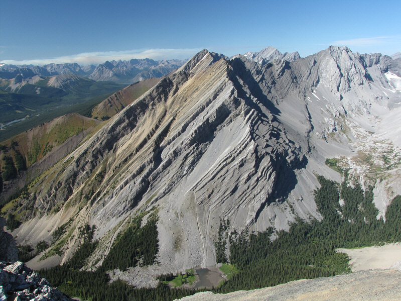 Note the muddy tarn in the valley below.