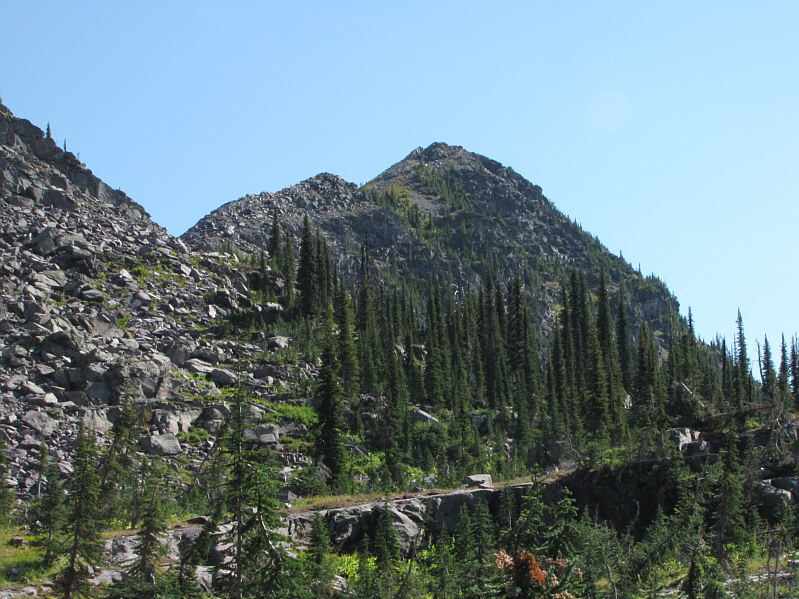 Would be a great after-dinner hike from the chalet.