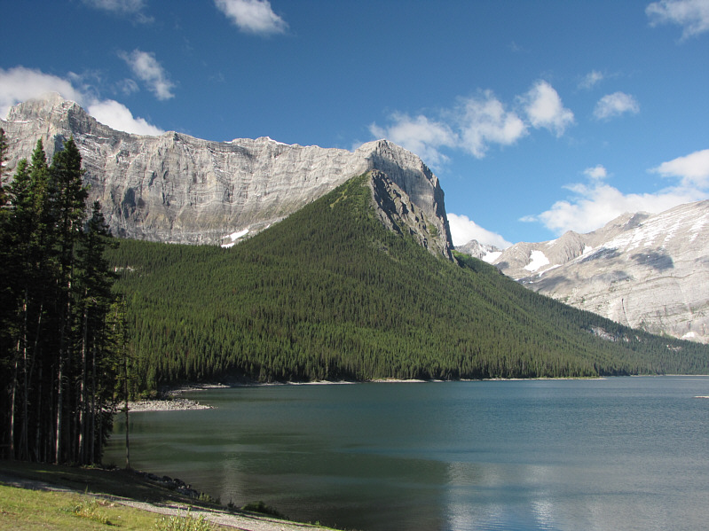 It's a good idea to get an early start on this trip to avoid the crowds.