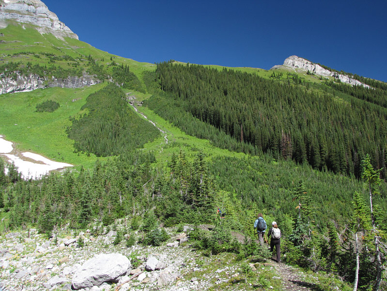 This is prime grizzly territory, so make lotsa noise!