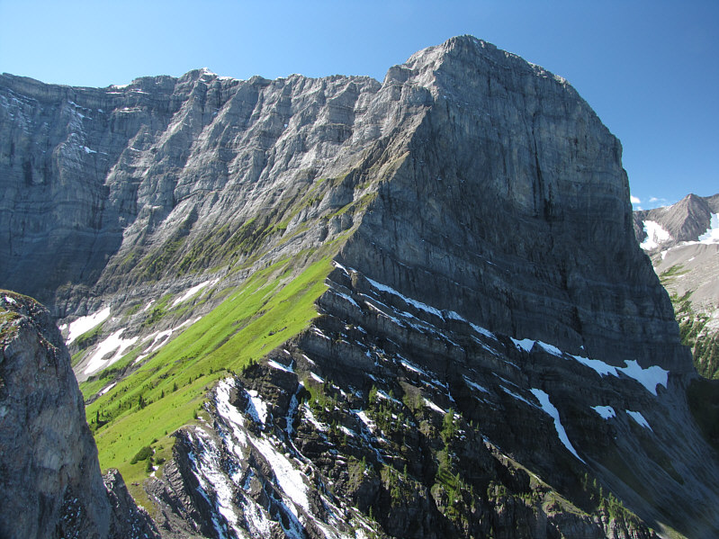 Can you spot the ladies relaxing on the ridge below?
