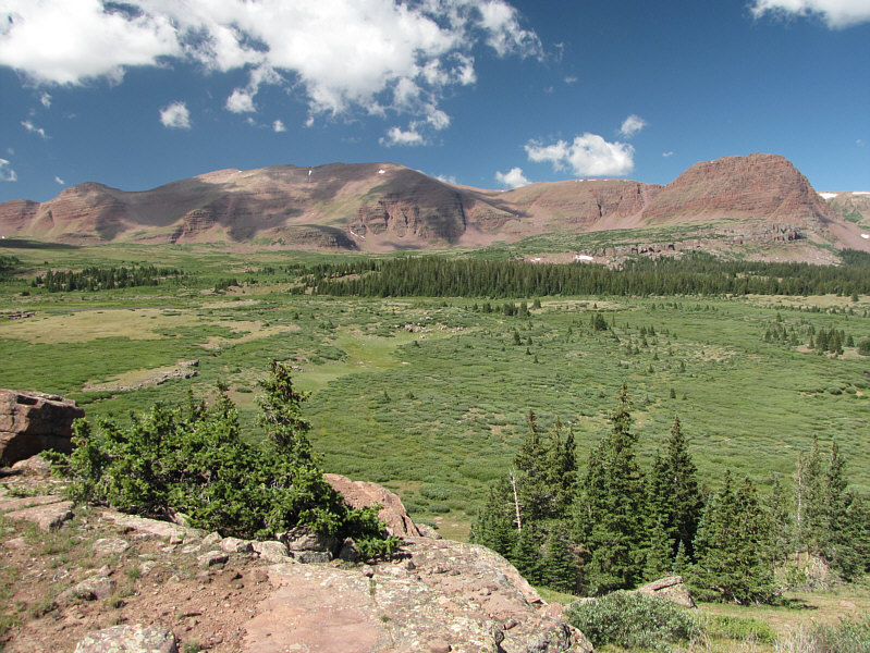 There are lots of lakes here, but they all seem to be hidden!