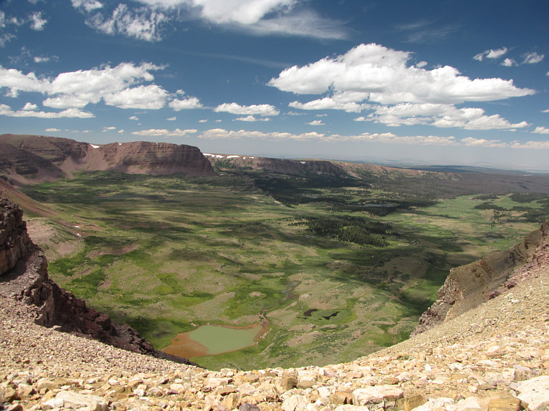 A lot of people were looking over the edge here, but few if any bothered to go down this way.