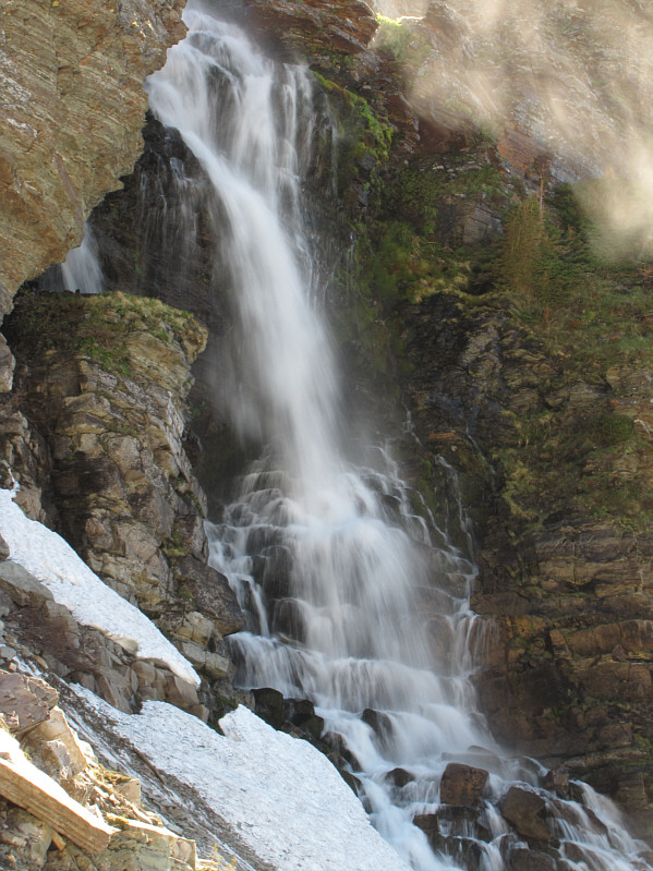 The ghostly haze at upper right was caused by the strong wind whipping up the spray.