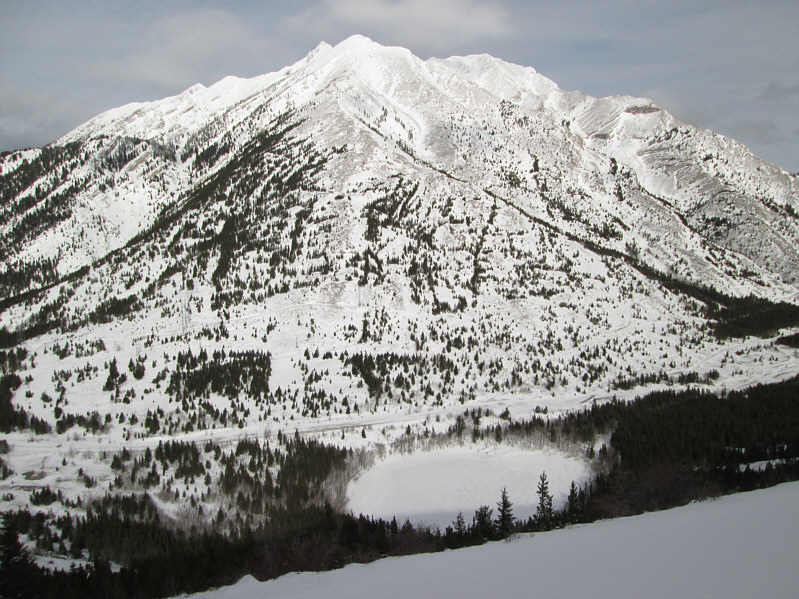 The Continental Divide runs right through the lake, so I wonder which ocean the water drains into...