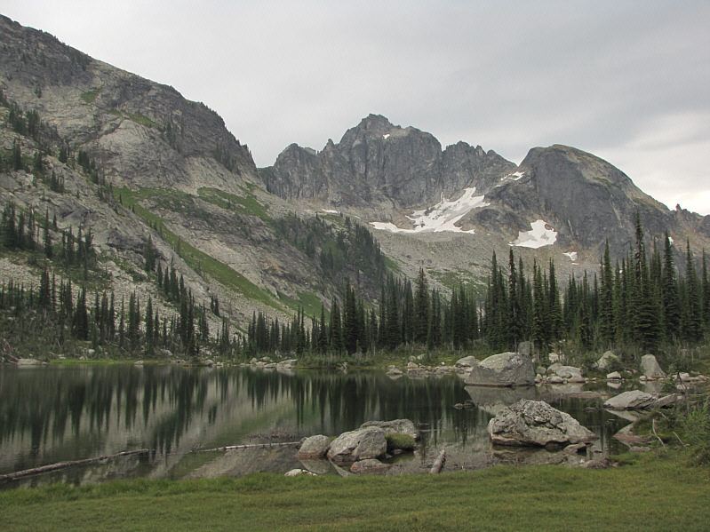 Lotsa superb backcountry campsites here.