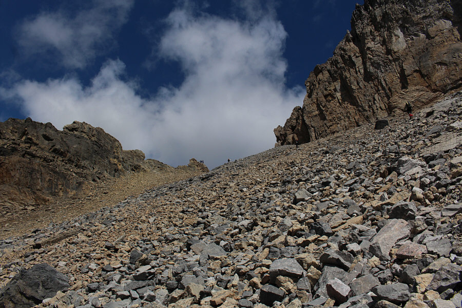 The rubble here really, really sucks!