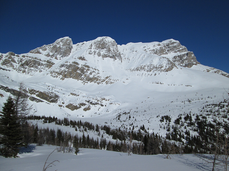 Hidden Lake is actually almost 'hidden' in this photo!