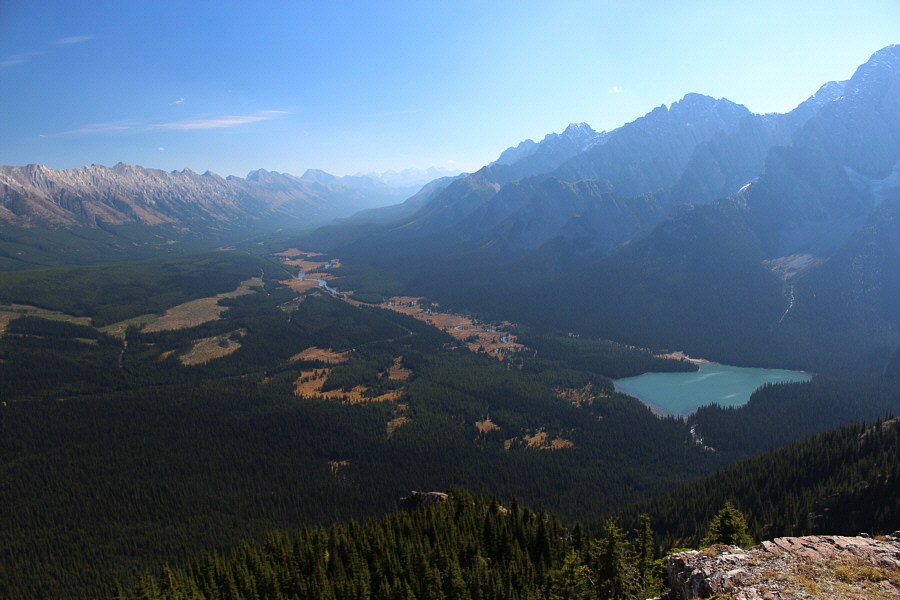 Lotsa interesting peaks to the south...