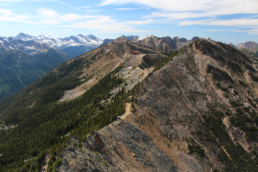 Looks inviting to go up that ridge, doesn't it?