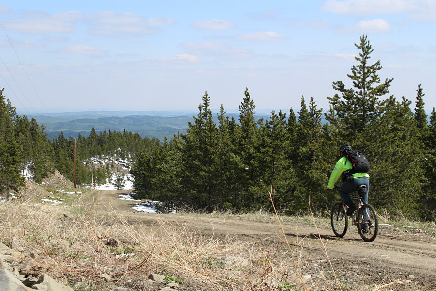 According to my GPS, I reached speeds of over 53 kph on my way down!