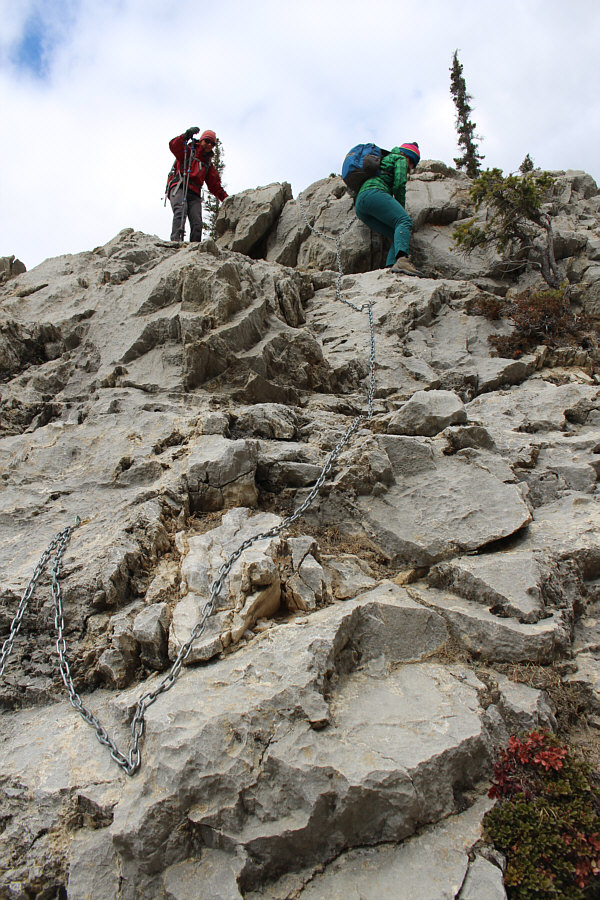 The chain is kinda superfluous for experienced scramblers.